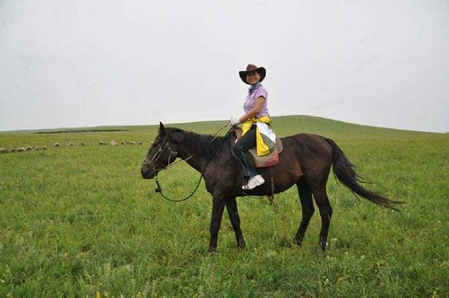 骑马：敖包山--牧户--高草地